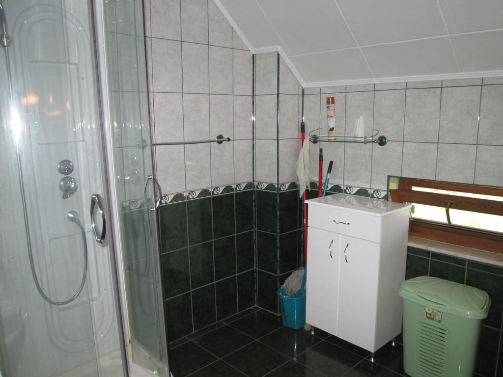 Vila La Izvor Petresti Luaran gambar