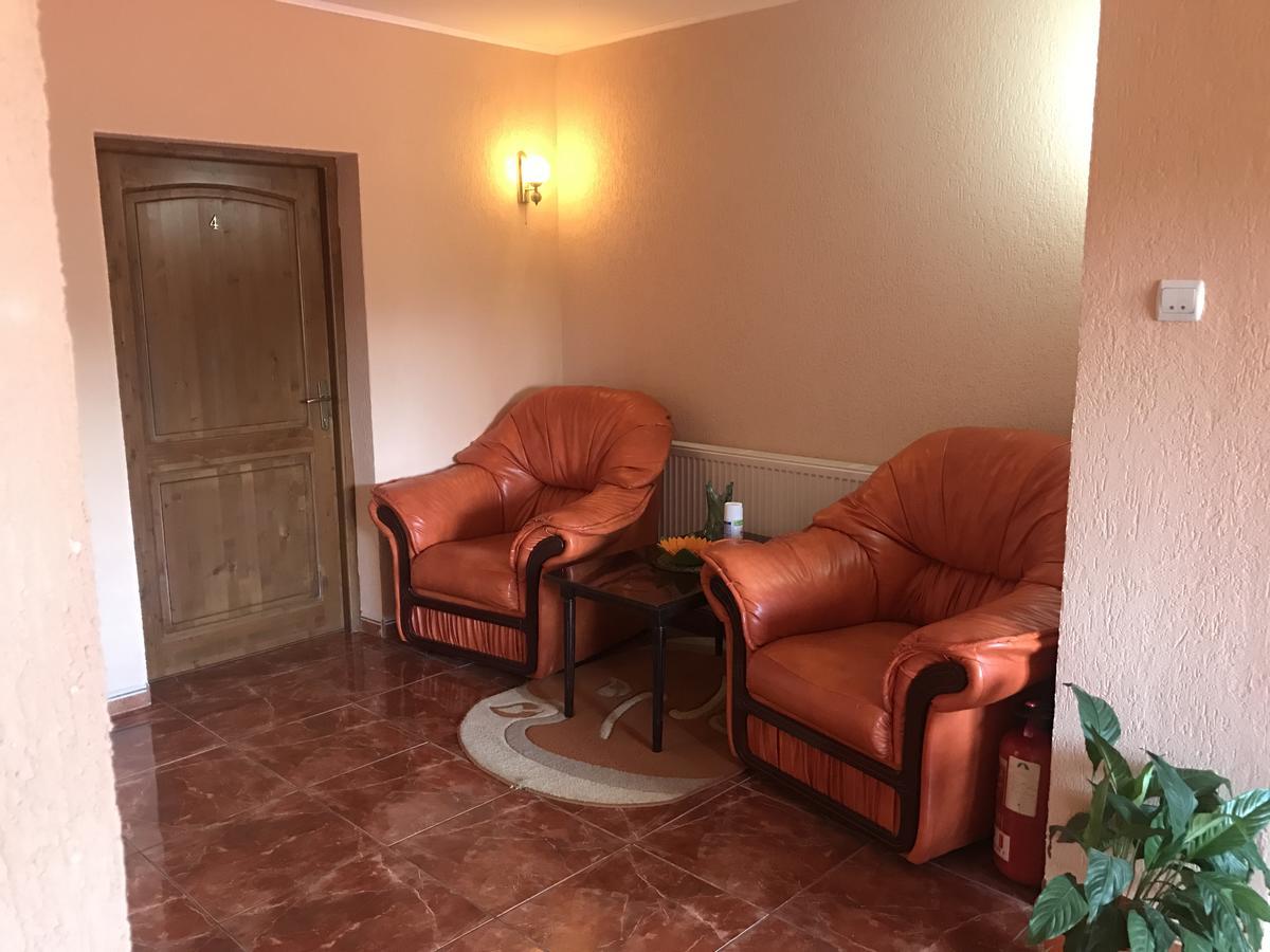 Vila La Izvor Petresti Luaran gambar