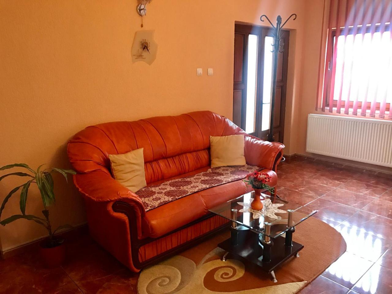 Vila La Izvor Petresti Luaran gambar