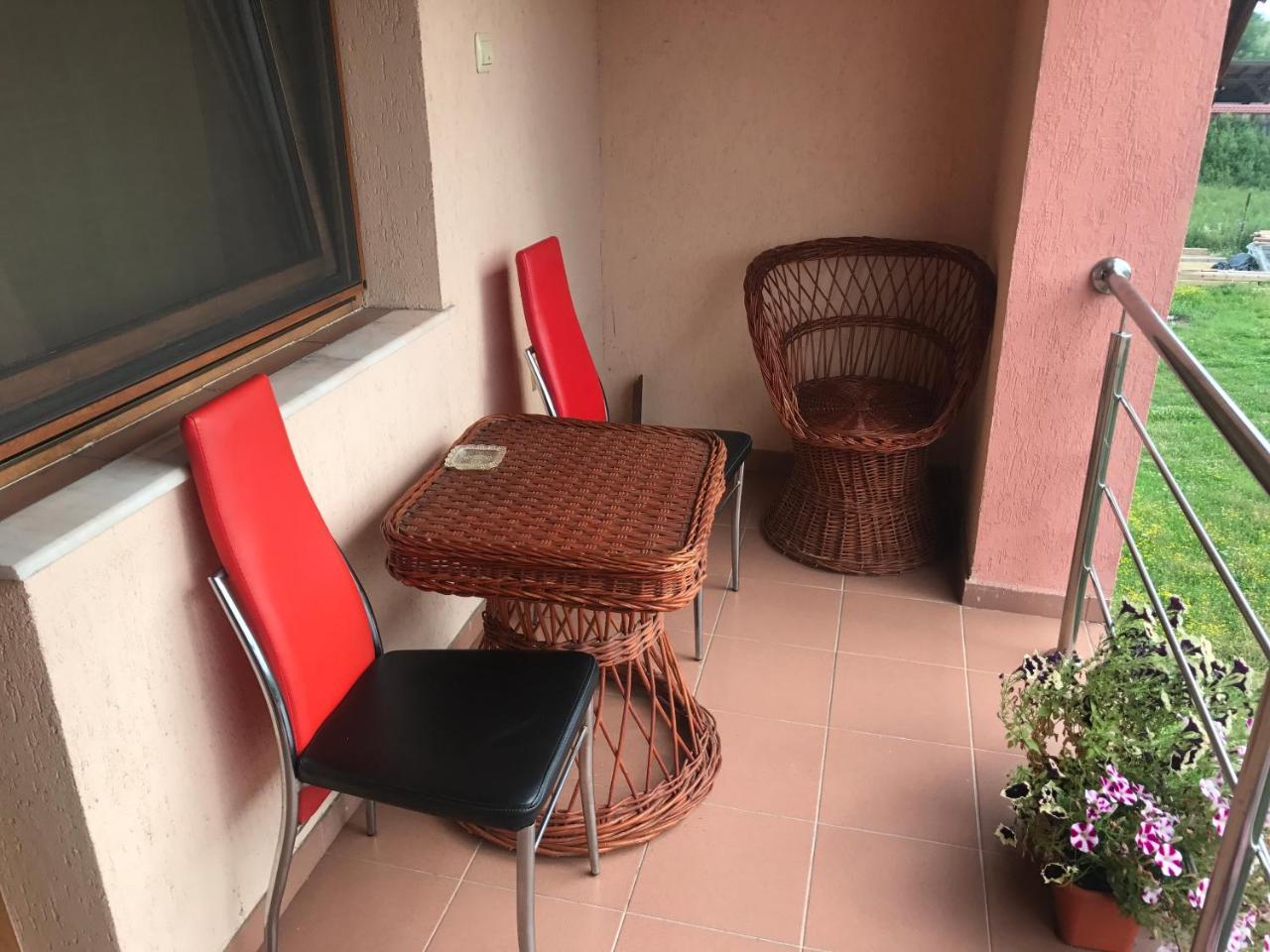 Vila La Izvor Petresti Luaran gambar