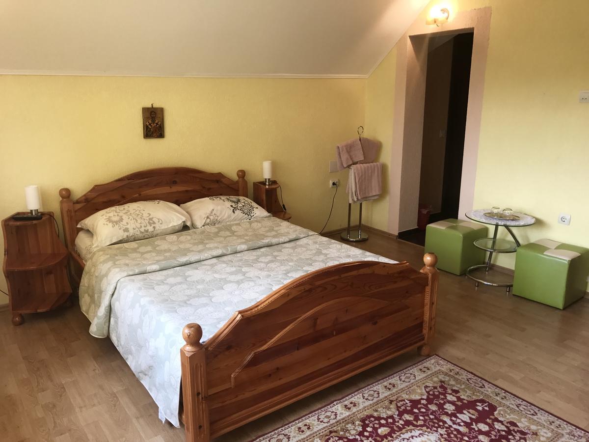 Vila La Izvor Petresti Luaran gambar