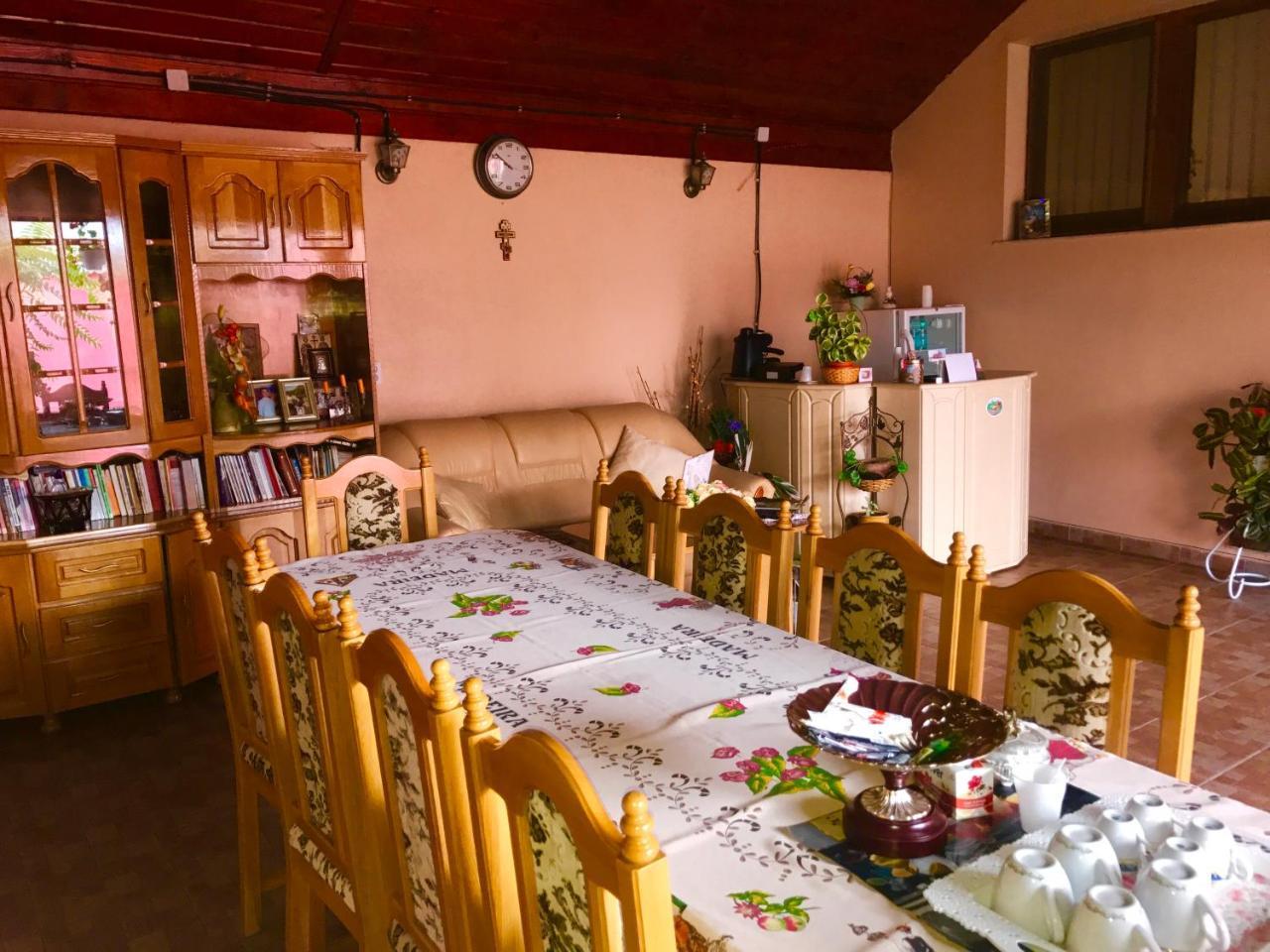Vila La Izvor Petresti Luaran gambar